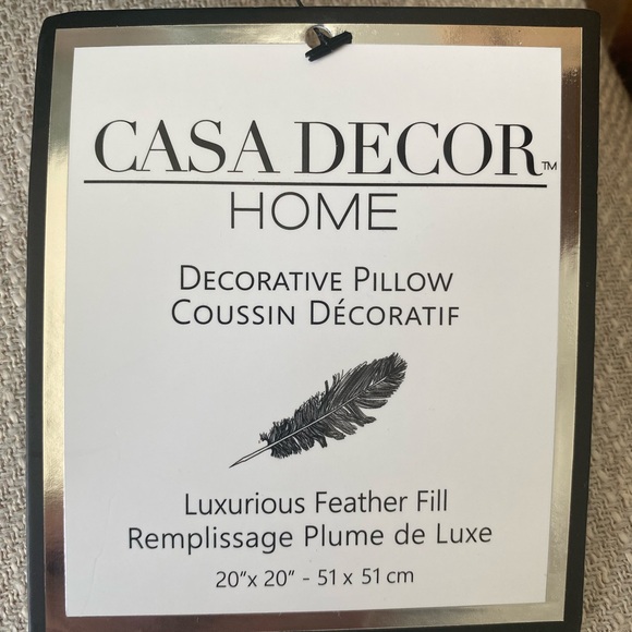 Casa Decor Home Luxurious Feather Fill 20”x20” Textured Pillow Decor NWT - Picture 5 of 8